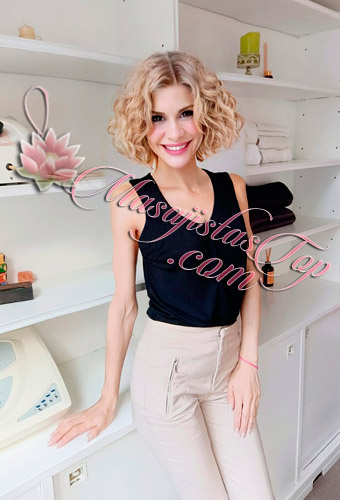 Masajista Vicky Masajes Relax en Tribunales Caba Buenos Aires Argentina Masajes Vicky Masajes Tribunales. Realizo técnicas de masajes terapéuticos descontracturantes, relajantes y sedativos. Mi espacio está totalmente equipado y climatizado. Servicio de ducha y frigobar. Descubre la tranquilidad que mereces: ven a disfrutar de mis masajes, diseñados para aliviar contracturas, liberar tensiones acumuladas y eliminar el estrés de tu día a día. Reserva de turnos. Caba Buenos Aires Argentina Masajes Masajistas Top