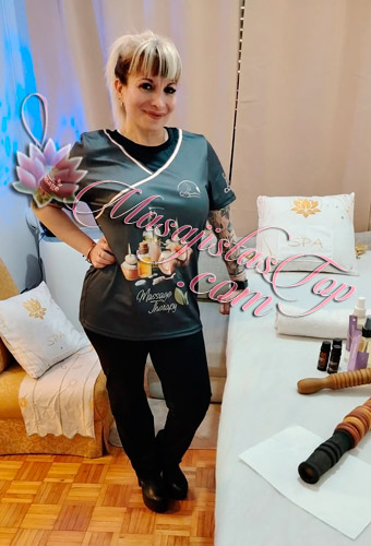 Masajista Carolina Masajes Relax en Tribunales Caba Masajistas Buenos Aires Argentina Masajes Carolina Masajista en Tribunales. Masajes relajantes y descontracturantes los cuales combinan suavidad, calidez y un toque de misterio. Cada sesión está pensada para reconectarte con tu cuerpo, sin prisa y sin juicios. Relájate. Respira. Siente. Servicio de ducha. Reserva de turnos. Masajista en Tribunales Caba Buenos Aires Argentina Masajes Masajistas Top