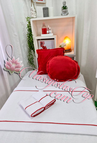 Masajista Lupe Masajes Relax en San Isidro Buenos Aires Argentina Masajes Lupe Masajista en San Isidro. Esteticista Profesional Matriculada Nº 12-1353-47-314 Masajes integrales relajantes, descontracturantes, sedativos, energizantes y antiestrés en todo el cuerpo. En camilla o tatami. Estética corporal. Manicuria. Depilación. Reflexología. Consultorio particular confortable, en un ambiente ideal y con todas las comodidades para que puedas lograr una total relajación. Atención ambos sexos. También atención en hoteles de turismo 5 estrellas. Solo con reserva previa de turnos. Masajistas en San Isidro Buenos Aires Argentina Masajes Masajistas Top