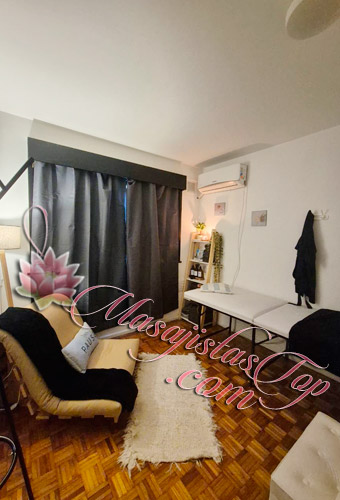 Masajista Rocio Masajes Relax en Microcentro Caba Buenos Aires Argentina Rocio Masajista Matriculada en Microcentro. Terapeuta Matriculada. Mi especialidad son los masajes descontracturantes, relajantes, deportivos y antiestrés acompañados de elongación, culminando con un masaje muy relax. Trabajo sobre camilla o tatami. Tengo mi consultorio con todas las medidas de seguridad, higiene y privacidad. Brindo servicio de ducha, música relajante y ambiente climatizado. Solo atiendo en mi consultorio. Reserva de turnos. Masajes relax en Microcentro Caba Buenos Aires Argentina Masajes Masajistas Top