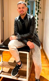 Lucio Masajista Masculinos Hombres Soy masajista en recoleta con experiencia y me especializo en los siguientes masajes: Terapéuticos, relajantes, descontracturantes, deportivo, sensitivos. Animate a probar mis masajes así lograrás el relax deseado. Atención en camilla o tatami. Te recibo en mi espacio particular. También atención en domicilios y hoteles de turismo. Servicio de ducha. Atención ambos sexos. Reserva de turnos. Masajistas en zona Recoleta Caba Buenos Aires Argentina Masajes Masajistas Top