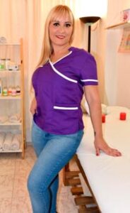 Erica Masajista en Pilar. Realizo masajes relajantes, descontracturantes y sedativos. Tengo un hermoso consultorio ambientado, discreto y con todas las medidas de seguridad e higiene. Atención sobre camilla o tatami.Servicio de ducha y música relajante. La sesión se brinda en un marco de Privacidad, respeto, higiene y puntualidad. "Me reservo solamente para pacientes EDUCADOS" Envíame un mensaje y te cuento más. Tu consulta es bienvenida. Atención con turnos previos. Masajistas en Pilar Zona Norte Buenos Aires Argentina Masajes Masajistas Top