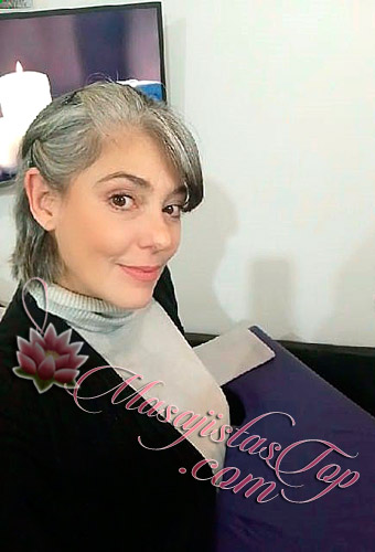 Nati Masajista en Caballito. Hola, soy Nati cosmiatra y masajista, un gusto saludarte. Me especializo en tratamientos de masajes faciales y corporales. Ofrezco servicios de masajes relajantes, descontracturantes, drenaje linfático, facial, corporal y más. Te invito a regalarte un momento y disfruta, combinando diferentes técnicas de masajes. Atención solo en mi espacio particular con ambiente climatizado. Atención ambos sexos. Es necesario reservar una cita previa en el día. Masajistas en zona Caballito Caba Buenos Aires Argentina Masajes Masajistas Top