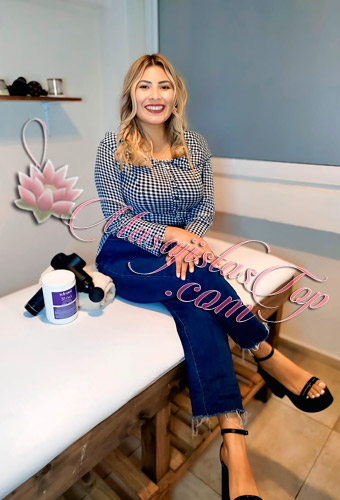 Jennyfer Masajista en Tribunales. Soy Profesional Matriculada. Realizo masajes de pies a cervical con técnicas descontracturantes, relajantes. Drenaje linfático al estilo californiano. Servicios estéticos: Cosmetología facial y corporal. Depilación definitiva. También atención en domicilios y Hoteles de turismo. Atención ambos sexos. Servicio de ducha. Reserva de turnos. Masajistas en zona Tribunales Caba Buenos Aires Argentina Masajes Masajistas Top