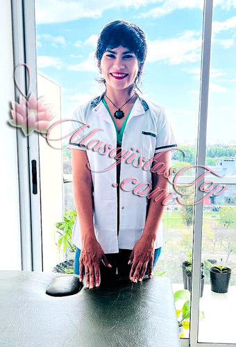 Corina Masajista en Villa Crespo. Masajes relajantes, descontracturantes, sedativos de pies a cervical con diferentes técnicas. Haz una pausa en tu rutina y regálate un momento de paz: mis masajes están diseñados para combatir contracturas, reducir el estrés y ayudarte a alcanzar un estado de relajación total y rejuvenecimiento. Atención en camilla o tatami. Servicio de ducha. Reserva de turnos. Masajistas en Villa Crespo Caba Buenos Aires Argentina Masajes Masajistas Top