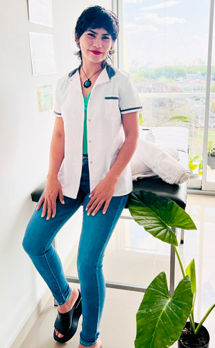 Corina Masajista en Villa Crespo. Masajes relajantes, descontracturantes, sedativos de pies a cervical con diferentes técnicas. Haz una pausa en tu rutina y regálate un momento de paz: mis masajes están diseñados para combatir contracturas, reducir el estrés y ayudarte a alcanzar un estado de relajación total y rejuvenecimiento. Atención en camilla o tatami. Servicio de ducha. Reserva de turnos. Masajistas en Villa Crespo Caba Buenos Aires Argentina Masajes Masajistas Top