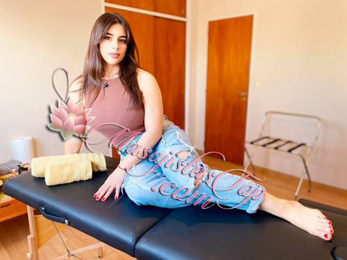 Rocio Masajista Matriculada en Microcentro. Terapeuta Matriculada. Mi especialidad son los masajes descontracturantes, relajantes, deportivos y antiestrés acompañados de elongación, culminando con un masaje muy relax. Trabajo sobre camilla o tatami. Tengo mi consultorio con todas las medidas de seguridad, higiene y privacidad. Brindo servicio de ducha, música relajante y ambiente climatizado. Solo atiendo en mi consultorio. Reserva de turnos. Masajes relax en Microcentro Caba Buenos Aires Argentina Masajes Masajistas Top