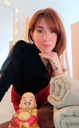 Elizabeth Masajista en Tribunales. Masaje descontracturante, maderoterapia, digitopresión, deportología, rehabilitación muscular, reflexología y kinesiología. Servicio de rehabilitación muscular. Consultorio con servicio de ducha, recepción y excelente ubicación. Atención ambos sexos. Reserva de turnos. Masajistas en Tribunales Caba Buenos Aires Argentina Masajes Masajistas Top