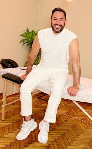 Emanoel Masajista Brasileiro en Palermo Ofrezco mí servicio de Masajes relajantes y energizantes a más de 8 años en el rubro Terapéutico. Los masajes que realizo consisten en, aliviar las diferentes cargas y tensiones que nuestro cuerpo acumula en el día a día. Por una carga horaria de trabajo, por un viaje, por una carga extensa de estudio y/o mismo por otros motivos. Masajistas en Palermo Caba Buenos Aires Argentina Masajes Masajistas Top