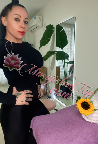Paola Masajes en Recoleta. Masajes terapéuticos, descontracturantes y relajantes en espalda, cuello y cabeza. Máscaras descongestivas en espalda y pecho. Cosmetología, limpieza facial, hidratación y máscaras faciales. Atención ambos sexos. Servicio de ducha. Reserva de turnos. Masajistas en Recoleta Caba Buenos Aires Argentina Masajes Masajistas Top