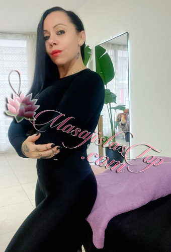 Paola Masajes en Recoleta. Masajes terapéuticos, descontracturantes y relajantes en espalda, cuello y cabeza. Máscaras descongestivas en espalda y pecho. Cosmetología, limpieza facial, hidratación y máscaras faciales. Atención ambos sexos. Servicio de ducha. Reserva de turnos. Masajistas en Recoleta Caba Buenos Aires Argentina Masajes Masajistas Top