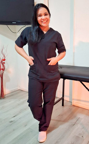 Noemi Masajista en Microcentro. Masajes terapéuticos descontracturantes, relajantes, antiestrés de pies a cabeza sobre camilla. No dejes que las tensiones del día a día te agobien: ven a disfrutar de mis masajes, especializados en aliviar contracturas y liberar el estrés, para que renueves tu energía y bienestar. Te recibo en mi lugar particular y también atención en domicilios y hoteles de turismo. Servicio de ducha. Atención a ambos sexos. Reserva de turnos. Masajistas en Microcentro Caba Buenos Aires Argentina Masajes Masajistas Top