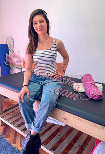 Olivia Masajes en Palermo. Realizo masajes relajantes, descontracturantes, sedativos Has una pausa en tu rutina y regálate un momento de paz: mis masajes están diseñados para combatir contracturas, reducir el estrés y ayudarte a alcanzar un estado de relajación total. Atención ambos sexos. Reserva de turnos. Masajista en Palermo Caba Buenos Aires Argentina Masajes Masajistas Top