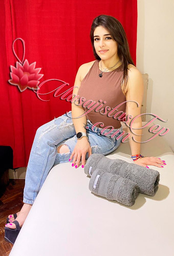 Rocio Masajista Matriculada en Microcentro. Terapeuta Matriculada. Mi especialidad son los masajes descontracturantes, relajantes, deportivos y antiestrés acompañados de elongación, culminando con un masaje muy relax. Trabajo sobre camilla o tatami. Tengo mi consultorio con todas las medidas de seguridad, higiene y privacidad. Brindo servicio de ducha, música relajante y ambiente climatizado. Solo atiendo en mi consultorio. Reserva de turnos. Masajes relax en Microcentro Caba Buenos Aires Argentina Masajes Masajistas Top