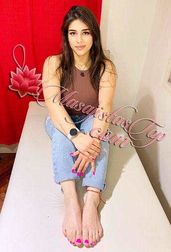 Rocio Masajista Matriculada en Microcentro. Terapeuta Matriculada. Mi especialidad son los masajes descontracturantes, relajantes, deportivos y antiestrés acompañados de elongación, culminando con un masaje muy relax. Trabajo sobre camilla o tatami. Tengo mi consultorio con todas las medidas de seguridad, higiene y privacidad. Brindo servicio de ducha, música relajante y ambiente climatizado. Solo atiendo en mi consultorio. Reserva de turnos. Masajes relax en Microcentro Caba Buenos Aires Argentina Masajes Masajistas Top