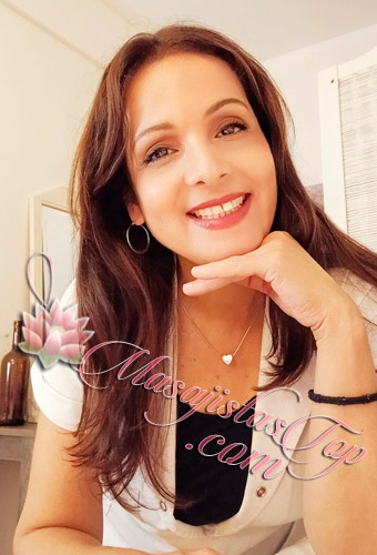 Alejandra Masajes Relax en Recoleta. Realizo masajes descontracturantes, relajantes, circulatorios, antiestrés. Trabajo sobre camilla con cremas y aceites de primera calidad. Excelente atención. Servicio de ducha. Atención ambos sexos. Reserva de turnos. Masajes en Recoleta Caba Buenos Aires Argentina Masajes Masajistas Top