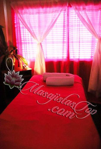 Cari Masajes Relax en Microcentro. Ven a disfrutar un momento para vos, te ofrezco una sesión de masajes relajantes, descontracturantes sobre camilla. En mi espacio privado con musical relajante y ambiente climatizado. También atención en domicilios y hoteles de turismo. Reserva de turnos. Ariana Masajes en Microcentro Caba Buenos Aires Argentina Masajes Masajistas Top