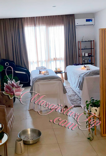 Emilin Masajista Profesional Matriculada y Terapeuta Thai. Masajes relajantes, descontracturantes, deportivo. Desbloqueo de cervical y lumbar. Sedativos Orientales. Técnicas orientales: Tai Massage, ayurveda. Sesiones en Futón Japonés (Tatami) Atención con buena onda y empatía en un ambiente limpio y cálido. Productos de excelente calidad, ricos aromas, música amena y la predisposición para que pases un momento agradable. Cuento con gabinete propio. Servicio de ducha disponible. Servicio de frigobar de cortesía. Cochera Disponible. Mi atención es muy personalizada ya que es mi dpto. Por tal intenta venir con tiempo y con la mayor predisposición a pasar un agradable momento. Masajes en Nordelta Buenos Aires Argentina Masajes Masajistas Top
