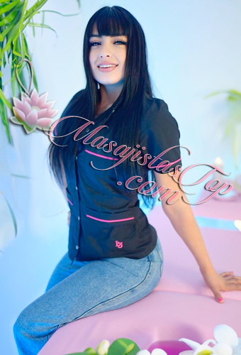 Naomi Masajista en Microcentro. Te vas a relajar como nunca y vas a volver por más. Además de ofrecerte gran variedad de masajes relajantes, masaje deportivo y de tejido profundo. Puedo ayudarte y asesorarte con depilación láser masculina, rasurado. Volví al país para darte un momento inolvidable. Mi consultorio es amplio, reservado y muy tranquilo, vas a poder relajarte y ducharte. También atención en domicilio y hoteles de turismo. Masajes con o sin aceite o crema, personalizado a tu gusto. Atención ambos sexos. Te espero con reserva previa de turnos. Te espero. Masajistas en Microcentro Caba Buenos Aires Argentina Masajes Masajistas Top