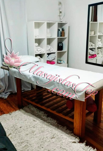 Paola Masajes Relax en Tribunales. Soy masoterapeuta profesional con matricula 12-718-40-230 Con mas de 10 años de experiencia, dedicada al bienestar integral de mis pacientes. Trabajo con una combinación de técnicas de masaje brindando alivio y recuperación con respeto y profesionalismo. Masajes descontracturantes, relajantes, circulatorios y antiestrés. Te recibo en mi espacio y también atención en hoteles de turismo y domicilios. Atiendo ambos sexos. Reserva de turnos Masajes en Tribunales Caba Buenos Aires Argentina Masajes Masajistas Top