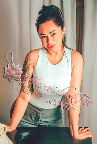 Pili Masajes Relax en Recoleta. Te invito a relajarte con mis masajes descontracturantes en un ambiente privado cálido y acogedor, donde tu cuerpo y tu mente se dejen llevar al mejor estado de relajación. Te recibo en mi espacio y también atención en domicilios y hoteles de turismo. Servicio de ducha. Reserva de turnos. Masajes en Recoleta Caba Buenos Aires Argentina Masajes Masajistas Top