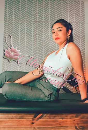 Pili Masajes Relax en Recoleta. Te invito a relajarte con mis masajes descontracturantes en un ambiente privado cálido y acogedor, donde tu cuerpo y tu mente se dejen llevar al mejor estado de relajación. Te recibo en mi espacio y también atención en domicilios y hoteles de turismo. Servicio de ducha. Reserva de turnos. Masajes en Recoleta Caba Buenos Aires Argentina Masajes Masajistas Top