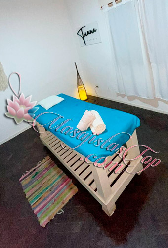 Roxana Masajes Relax en Villa Devoto. Masajes relajantes, descontracturantes y sedativos. No dejes que las tensiones del día a día te agobien: ven a disfrutar de mis masajes, especializados en aliviar contracturas y liberar el estrés, para que renueves tu energía y bienestar. Servicio de ducha. Atención ambos sexos. Reserva de turnos. Masajes en Villa Devoto Caba Buenos Aires Argentina Masajes Masajistas Top