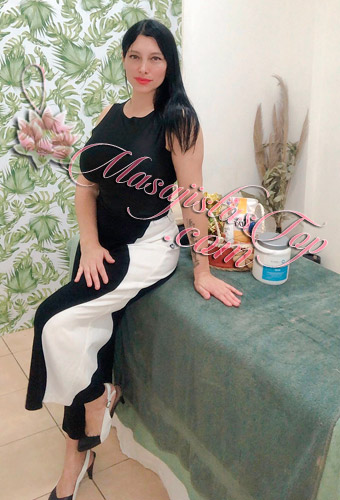 Carina Masajista en Microcentro. Hola soy profesional matriculada independiente. Estás agotado estresado física y mentalmente, yo puedo cambiar eso, mis masajes te van a conducir a un bienestar total. Los realizó sobre camilla. Las técnicas que utilizo son diversas, entre las que destaco masajes relajantes, descontracturantes y sedativos, estimulando puntos claves que conectan con todo tu cuerpo. Mi servicio se enfoca en ofrecerte un maravilloso momento de tranquilidad. bienestar y muy buena energía, utilizo cremas neutras. No dejes para mañana el maravilloso masaje que puedes recibir hoy. Si quieres saber más de otras terapias envíame un mensaje y te cuento. Servicio de ducha, música relajante, seriedad y discreción. Reserva de turnos. Masajistas en Tribunales Caba Buenos Aires Argentina Masajes. Masajistas Top