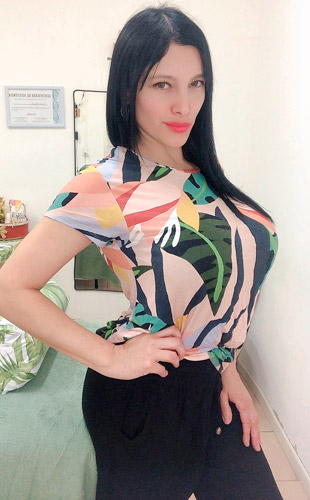 Carina Masajista en Microcentro. Hola soy profesional matriculada independiente. Estás agotado estresado física y mentalmente, yo puedo cambiar eso, mis masajes te van a conducir a un bienestar total. Los realizó sobre camilla. Las técnicas que utilizo son diversas, entre las que destaco masajes relajantes, descontracturantes y sedativos, estimulando puntos claves que conectan con todo tu cuerpo. Mi servicio se enfoca en ofrecerte un maravilloso momento de tranquilidad. bienestar y muy buena energía, utilizo cremas neutras. No dejes para mañana el maravilloso masaje que puedes recibir hoy. Si quieres saber más de otras terapias envíame un mensaje y te cuento. Servicio de ducha, música relajante, seriedad y discreción. Reserva de turnos. Masajistas en Tribunales Caba Buenos Aires Argentina Masajes. Masajistas Top