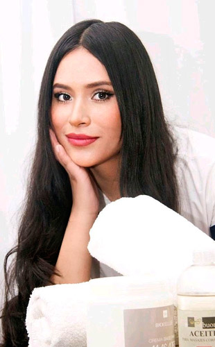 Rebeca Masajista en Recoleta. Masajes de cuerpo entero, pueden ser relajantes, descontracturantes, sedativos y reflexología. Las sesiones son de 30 y 60 minutos. No dejes que las tensiones del día a día te agobien: ven a disfrutar de mis masajes, especializados en aliviar contracturas y liberar el estrés, para que renueves tu energía y bienestar. También atención en domicilios y hoteles de turismo. Atención ambos sexos. Servicio de ducha y ambiente climatizado. Masajistas en Recoleta Caba Buenos Aires Argentina Masajes Masajistas Top