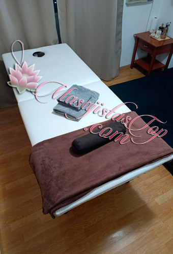 Barbara Masajista en Microcentro. Realizo masajes relajantes, descontracturantes y sedativos. Te recibo en mi consultorio particular en un ambiente climatizado y con todas las medidas de seguridad e higiene, tranquilidad y discreción. También atención en domicilios y hoteles de turismo. Servicio de ducha. Atención ambos sexos. Reserva de turnos. Tu consulta es bienvenida Masajistas en Microcentro Caba Buenos Aires Argentina Masajes Masajistas Top