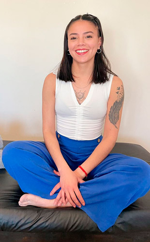 Barbara Masajista en Microcentro. Realizo masajes relajantes, descontracturantes y sedativos. Te recibo en mi consultorio particular en un ambiente climatizado y con todas las medidas de seguridad e higiene, tranquilidad y discreción. También atención en domicilios y hoteles de turismo. Servicio de ducha. Atención ambos sexos. Reserva de turnos. Tu consulta es bienvenida Masajistas en Microcentro Caba Buenos Aires Argentina Masajes Masajistas Top