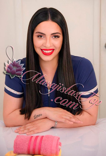 Chiara Masajista en Recoleta. Realizo masajes descontracturantes, relajantes y sedativos en camilla o tatami. Te recibo en mi espacio con ambiente climatizado y servicio de ducha. Atención ambos sexos. Servicio de ducha. Reserva de turnos. Masajistas en Microcentro Caba Buenos Aires Argentina Masajes Masajistas Top