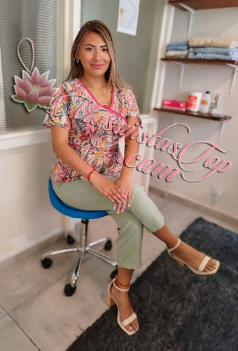 Jennyfer Masajista en Tribunales. Soy Profesional Matriculada. Realizo masajes de pies a cervical con técnicas descontracturantes, relajantes. Drenaje linfático al estilo californiano. Servicios estéticos: Cosmetología facial y corporal. Depilación definitiva. También atención en domicilios y Hoteles de turismo. Atención ambos sexos. Servicio de ducha. Reserva de turnos. Masajistas en zona Tribunales Caba Buenos Aires Argentina Masajes Masajistas Top