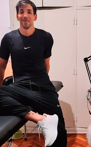Pablo Masajista Profesional Masculino en Palermo. Masajes relajantes, descontracturantes y antiestrés. Relax. Ofrezco servicio de ducha con toallas limpias. Domicilios y hoteles de turismo a coordinar. Atención ambos sexos. Reserva de turnos. Masajistas Masculinos Hombres en Palermo CABA Buenos Aires Argentina Masajes Masajistas Top