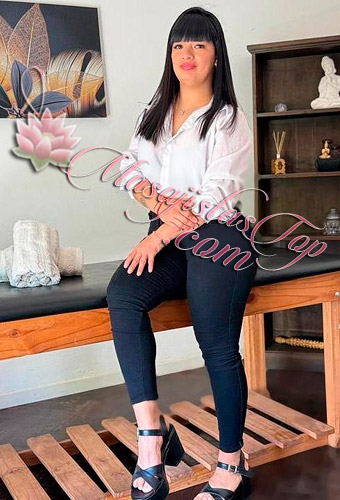 Roxana Masajes Relax en Villa Devoto. Masajes relajantes, descontracturantes y sedativos. No dejes que las tensiones del día a día te agobien: ven a disfrutar de mis masajes, especializados en aliviar contracturas y liberar el estrés, para que renueves tu energía y bienestar. Servicio de ducha. Atención ambos sexos. Reserva de turnos. Masajes en Villa Devoto Caba Buenos Aires Argentina Masajes Masajistas Top