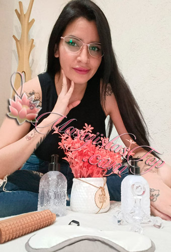 Alma Masajista en Microcentro. Realizo masajes relajantes, descontracturantes y super sedativos. Para finalizar, hago uso de mi experiencia, mi objetivo? llevarte a una paz jamás imaginada, para que logres vivenciar una experiencia única, a nivel terapéutico. Tengo un trato muy cálido y dulce. Trabajo en mi espléndido espacio en forma independiente, cuento con todas la comodidades y brindo absoluta discreción. También atención en domicilios y hoteles de turismo. Ofrezco servicio de ducha. Atiendo a ambos sexos. Reserva de turnos. Masajistas en Microcentro Caba Buenos Aires Argentina Masajes Masajistas Top