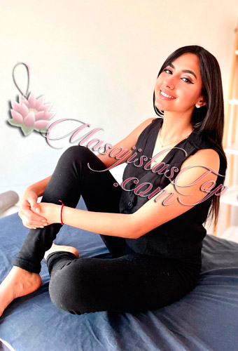 Gina Masajista en Nordelta. Hola ofrezco servicios de masajes terapéuticos, relajantes, descontracturante, con piedras calientes, cuatro manos. Te recibo en mi espacio privado con ambiente climatizado, servicio de ducha y frigobar. Ven a disfrutar de mis masajes para aliviar contracturas, tensiones y eliminar el estrés. Atención ambos sexos. Reserva de turnos. Masajistas en Nordelta Buenos Aires Argentina Masajes Vip Masajistas Top