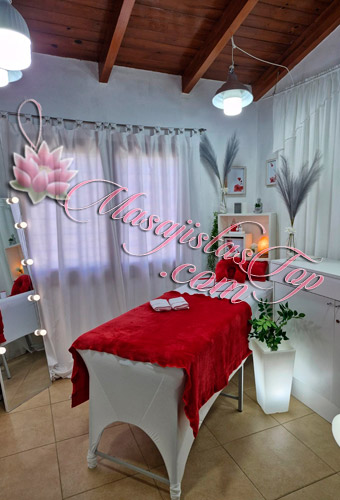 Lupe Masajista en San Isidro. Esteticista Profesional Matriculada Nº 12-1353-47-314 Masajes integrales relajantes, descontracturantes, sedativos, energizantes y antiestrés en todo el cuerpo. En camilla o tatami. Estética corporal. Manicuria. Depilación. Reflexología. Consultorio particular confortable, en un ambiente ideal y con todas las comodidades para que puedas lograr una total relajación. Atención ambos sexos.  También atención en hoteles de turismo 5 estrellas. Solo con reserva previa de turnos. Masajistas en San Isidro Buenos Aires Argentina Masajes Masajistas Top