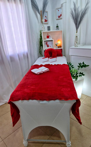 Lupe Masajista en San Isidro. Esteticista Profesional Matriculada Nº 12-1353-47-314 Masajes integrales relajantes, descontracturantes, sedativos, energizantes y antiestrés en todo el cuerpo. En camilla o tatami. Estética corporal. Manicuria. Depilación. Reflexología. Consultorio particular confortable, en un ambiente ideal y con todas las comodidades para que puedas lograr una total relajación. Atención ambos sexos. También atención en hoteles de turismo 5 estrellas. Solo con reserva previa de turnos. Masajistas en San Isidro Buenos Aires Argentina Masajes Masajistas Top