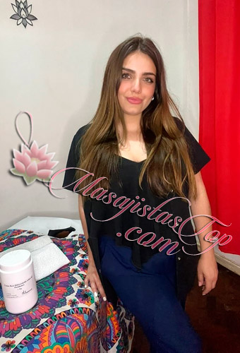 Malena Masajista en Belgrano. Masajes Descontracturantes, relajantes. Reflexología. Masajes reductores. Sesiones de 40 minutos a 1 hora. Ambiente climatizado y confortable. En camilla o tatami. Servicio de ducha antes y después de la sesión. También atención en domicilios y hoteles de turismo. Atención ambos sexos. Con turnos programados. Masajistas en Belgrano Caba Buenos Aires Argentina Masajes. Masajistas Top