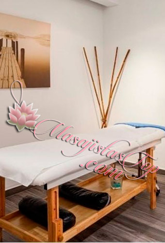 Amary profesional terapéutica. Ofrezco un servicios de técnicas corporales descontracturantes, relajantes. Terapia con Ventosas. Reflexología y Ozono Terapia. Te recibo en mi Consultorio particular. Servicio de ducha. Reserva de turnos. Masajista en Belgrano Caba Buenos Aires Argentina Masajes Masajistas Top