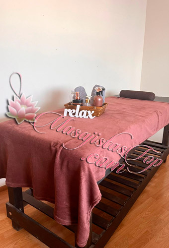 Ivana Masajista en Microcentro. Masaje descontracturante, maderoterapia, digitopresión, deportología, rehabilitación muscular, reflexología y kinesiología. Servicio de rehabilitación muscular. Consultorio con servicio de ducha, recepción y excelente ubicación. Atención ambos sexos. Reserva de turnos. Masajista en Microcentro Caba Buenos Aires Argentina Masajes Masajistas Top