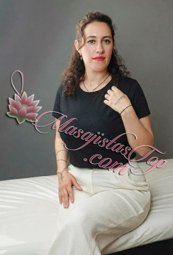 Lola Masajista en Nuñez. Técnicas relajantes, descontracturantes, deportivo, desbloqueo cervical y lumbar. Thai Massage, ayurveda. Atención con buena onda y empatía. Ambiente cálido e higiénico. Productos de excelente calidad. Sesiones en camilla o futón japonés. Servicio de ducha. Frigobar de cortesía. Cochera disponible. Sesiones de 45 minutos a 90 minutos. Sesiones Jet Lag. Reserva de turnos. Solo por Whatsapp. Masajista en Nuñez Buenos Aires Argentina Masajes Masajistas Top