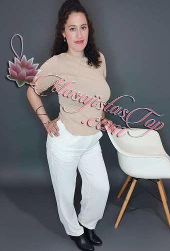 Lola Masajista en Nuñez. Técnicas relajantes, descontracturantes, deportivo, desbloqueo cervical y lumbar. Thai Massage, ayurveda. Atención con buena onda y empatía. Ambiente cálido e higiénico. Productos de excelente calidad. Sesiones en camilla o futón japonés. Servicio de ducha. Frigobar de cortesía. Cochera disponible. Sesiones de 45 minutos a 90 minutos. Sesiones Jet Lag. Reserva de turnos. Solo por Whatsapp. Masajista en Nuñez Buenos Aires Argentina Masajes Masajistas Top