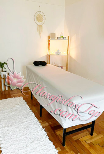 Cane Masajista en Microcentro. Te invito a disfrutar de una sesión relajante y descontracturante sobre camilla en un ambiente climatizado con velas y música para que logres relajarte plenamente. Descubre la tranquilidad que mereces: ven a disfrutar de mis técnicas diseñados para aliviar contracturas, liberar tensiones acumuladas y eliminar el estrés de tu día a día. Frigobar sin cargo y servicio de ducha. Atención ambos sexos. Reserva de turnos. Masajes en Microcentro Caba Buenos Aires Argentina Masajes Masajistas Top.