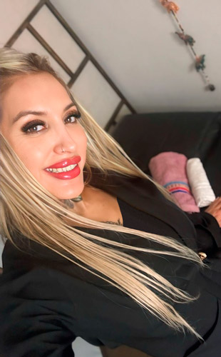 Hana Masajista en Belgrano. Masajes descontracturantes, relajantes, energizantes y sedativos en todo el cuerpo. Reflexología. Atención en mi consultorio con privacidad y protocolo de seguridad e higiene, también en domicilios y hoteles de turismo. Ambiente climatizado. Servicio de ducha. La sesión de mis masajes es sobre camilla. Atención ambos sexos. Reserva de turnos. Masajistas en Belgrano Caba Buenos Aires Argentina Masajes Masajistas Top