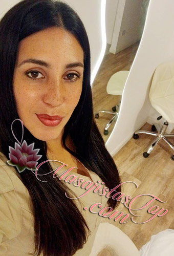 Ximena Masajista en Nordelta. Técnicas descontracturantes, relajantes, energizantes y sedativos en todo el cuerpo. Reflexología. Atención en mi consultorio con privacidad y protocolo de seguridad e higiene. Ambiente climatizado totalmente exclusivo. La sesión es sobre camilla. Servicio de ducha. Atención ambos sexos. Reserva de turnos. Masajistas en Nordelta Buenos Aires Argentina Masajes Masajistas Top