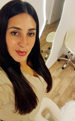 Ximena Masajista en Nordelta. Técnicas descontracturantes, relajantes, energizantes y sedativos en todo el cuerpo. Reflexología. Atención en mi consultorio con privacidad y protocolo de seguridad e higiene. Ambiente climatizado totalmente exclusivo. La sesión es sobre camilla. Servicio de ducha. Atención ambos sexos. Reserva de turnos. Masajistas en Nordelta Buenos Aires Argentina Masajes Masajistas Top