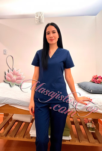 Yanina Masajista en Nuñez. Hola te invito a disfrutar una sesión de piedras calientes acompañado de masajes relajantes y descontracturantes para liberar tensiones. Te ofrezco un lugar cálido, higienizado y tranquilo. Regálate un momento de descanso y buenas energías, espero tu consulta. Servicio de ducha. Atención a ambos sexos. Reserva anticipada, turnos limitados. Masajistas en Nuñez Buenos Aires Argentina Masajes Masajistas Top